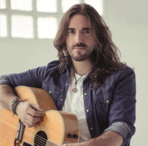ANDRÉS SUÁREZ DESDE UNA VENTANA