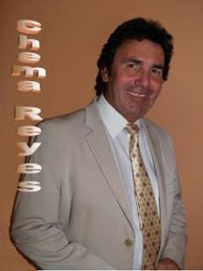 CHEMA REYES humorista y guitarrista en La Isla