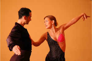 bailes latinos en Leganés masterclass gratuita de bachata y salsa