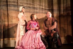 TEATRO: ENTRE BOBOS ANDA EL JUEGO