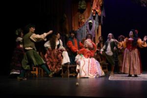 DEL TEATRO Y OTROS MALES...” QUE ACECHAN EN LOS CORRALES