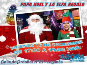 Papa Noel y la Elfa Regalo