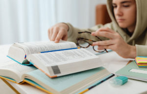 ingles-idiomas-cambridge-examenes-oficiales-trinity-TOEFL,-Aptis,-TOEIC-y-IELTS
